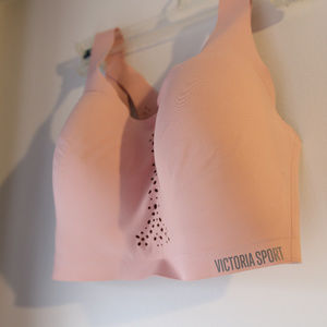 Victoria's Secret Intimates & Sleepwear - Victoria Sport Bra, NWOT, 32DDD Victoria's Secret Intimates & Sleepwear - Victoria Sport Bra, NWOT, 32DDD
